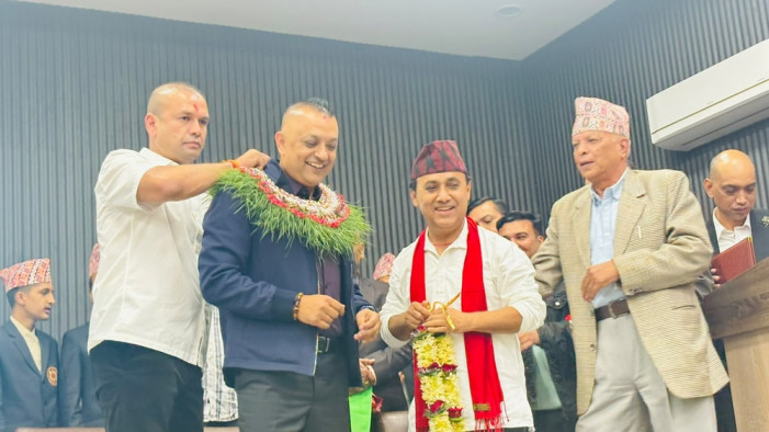 कांग्रेस सभापति गगन थापाले लिए शपथ